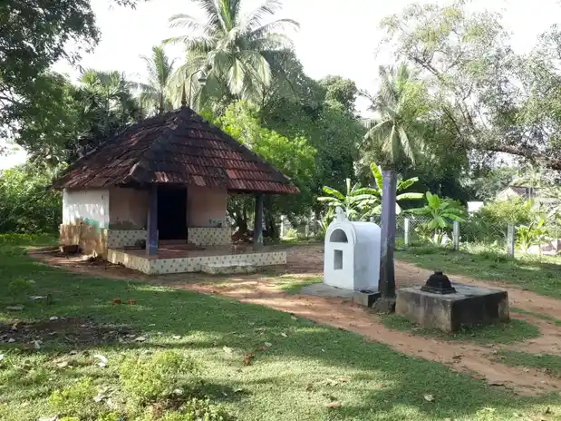 Arulmigu Iyyanar and Pidari Temple, Valaramanikkam, Thirumayam Taluk - 622202 அருள்மிகு அய்யனார் மற்றும் பிடாரி திருக்கோயில், வாளரமாணிக்கம், திருமயம் வட்டம் - 622202, Pudukkottai - Ancient Temple Architecture and History Image 6