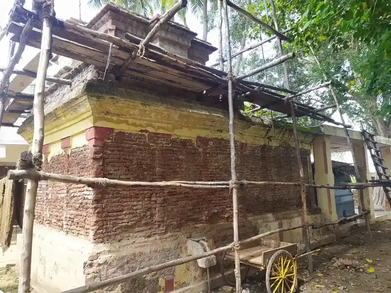 Arulmigu Iyyanar Pidariamman Temple, Baburajapuram - 612502 Arulmigu Iyyanar Pidariamman Temple, Baburajapuram - 612502, Thanjavur - Ancient Temple Architecture and History Image 2