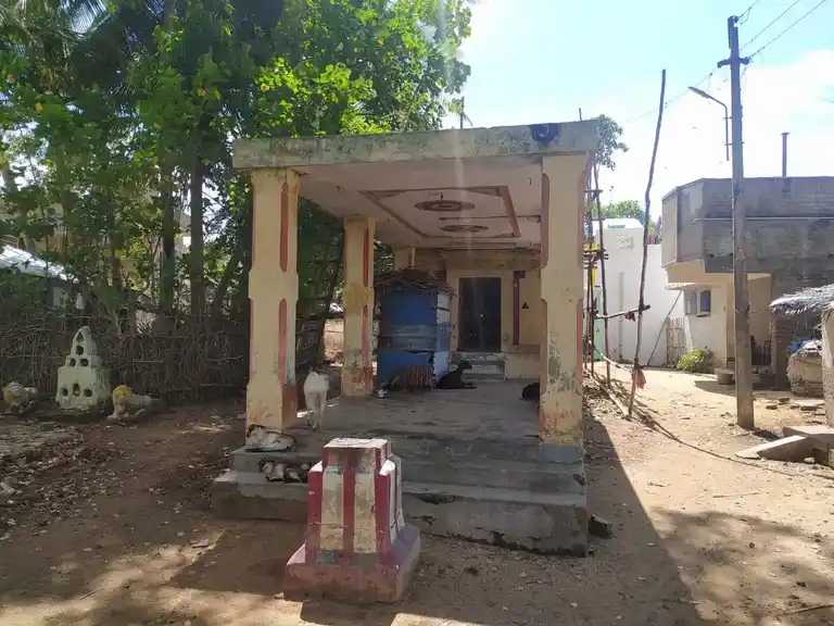 Arulmigu Iyyanar Pidariamman Temple, Baburajapuram - 612502 Arulmigu Iyyanar Pidariamman Temple, Baburajapuram - 612502, Thanjavur - Ancient Temple Architecture and History Image 4