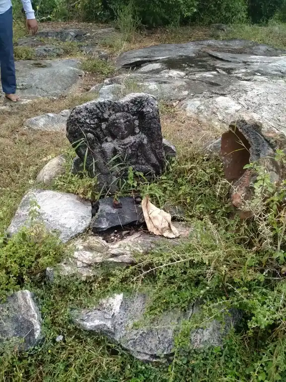 Arulmigu Iyyanar Temple, Aadurkolapakkam - 605757 அருள்மிகு அய்யனார் திருக்கோயில், Aadurkolapakkam - 605757, Viluppuram - Ancient Temple Architecture and History Image 4