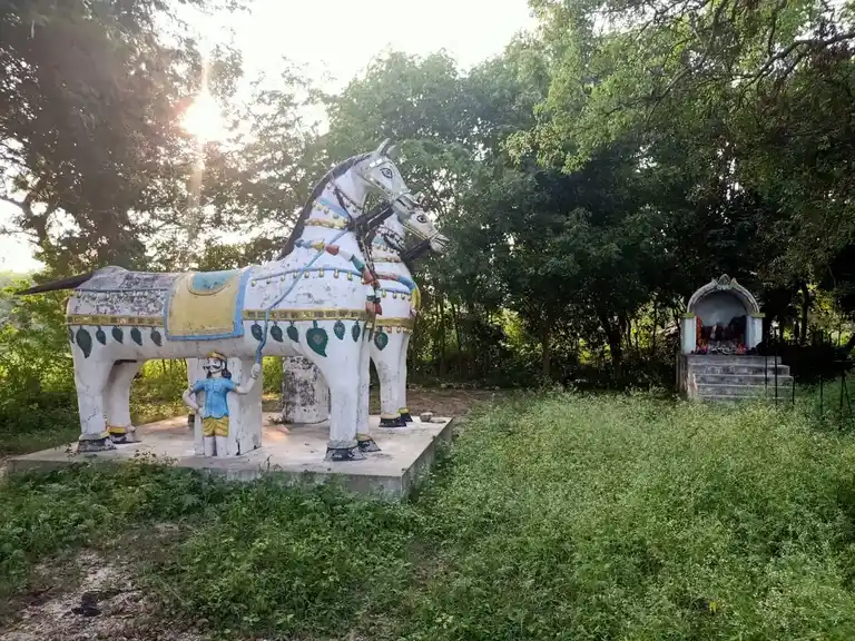 Arulmigu Iyyanar Temple, Athichanur - 605757 Arulmigu Iyyanar Temple, ஆதிச்சனூர் - 605757, Viluppuram - Ancient Temple Architecture and History Image 5