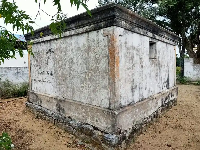 Arulmigu Iyyanar Temple, Ayanthur - 605755 அருள்மிகு அய்யனார் திருக்கோயில், ஆயந்தூர் - 605755, Viluppuram - Ancient Temple Architecture and History Image 2