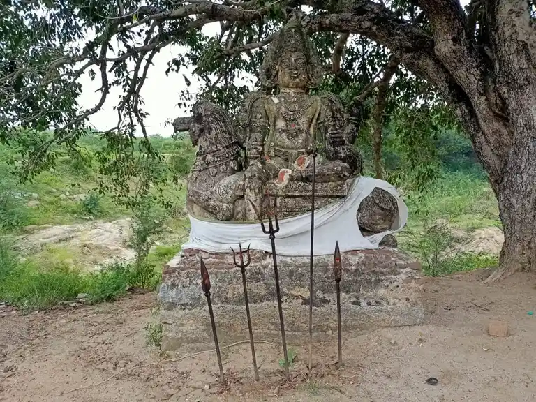 Arulmigu Iyyanar Temple, Ayanthur - 605755 அருள்மிகு அய்யனார் திருக்கோயில், ஆயந்தூர் - 605755, Viluppuram - Ancient Temple Architecture and History Image 5