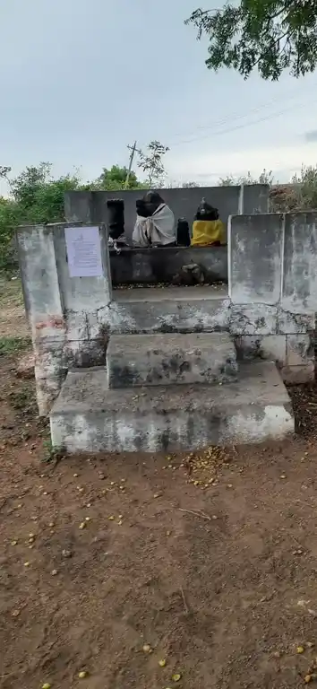 Arulmigu Iyyanar Temple, Chinnamalaikkunru - 628902 அருள்மிகு ஐயனார் திருக்கோயில், Chinnamalaikkunru - 628902, Thoothukudi - Ancient Temple Architecture and History Image 2