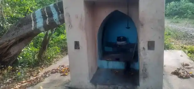 Arulmigu Iyyanar Temple, Kadalangudi - 609202 Temple