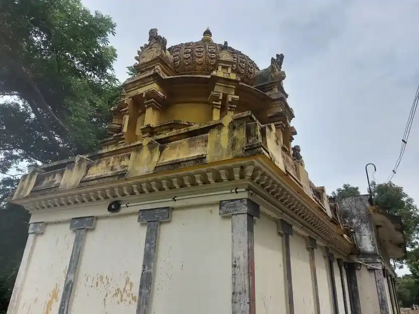 Arulmigu Iyyanar Temple, Mozhaiyur - 609118 அருள்மிகு அய்யனார் திருக்கோயில், மொழையூர் - 609118, Mayiladuthurai - Ancient Temple Architecture and History Image 5
