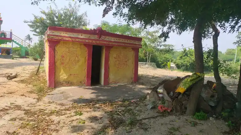 Arulmigu Iyyanar Temple, Nedumaanoor - 606208 Temple