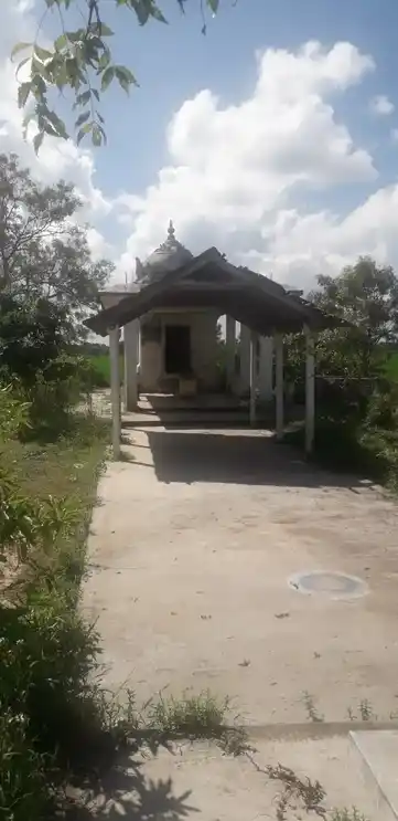 Arulmigu Iyyanar Temple, Pandur - 609203 அருள்மிகு அய்யனார் திருக்கோயில், பாண்டூர் - 609203, Mayiladuthurai - Ancient Temple Architecture and History Image 2