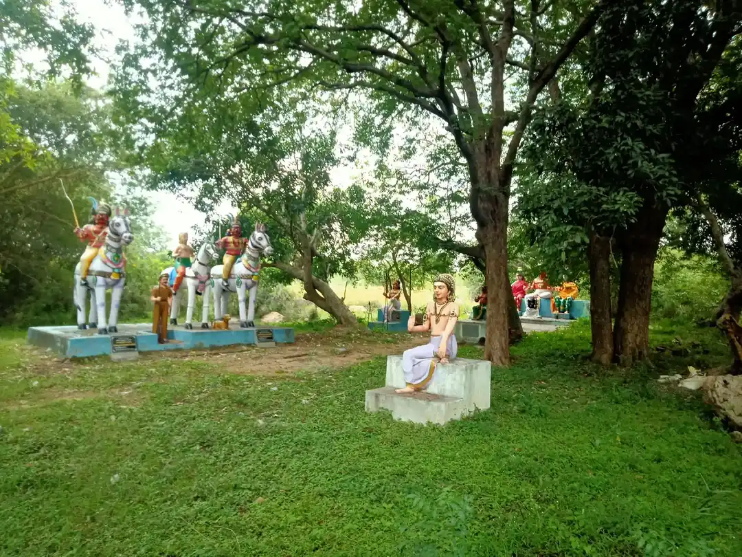 Arulmigu Iyyanar Temple, Pazhaiyasiruvangur - 606206 அருள்மிகு அய்யனார் திருக்கோயில், Pazhaiyasiruvangur - 606206, Kallakurichi - Ancient Temple Architecture and History Image 2