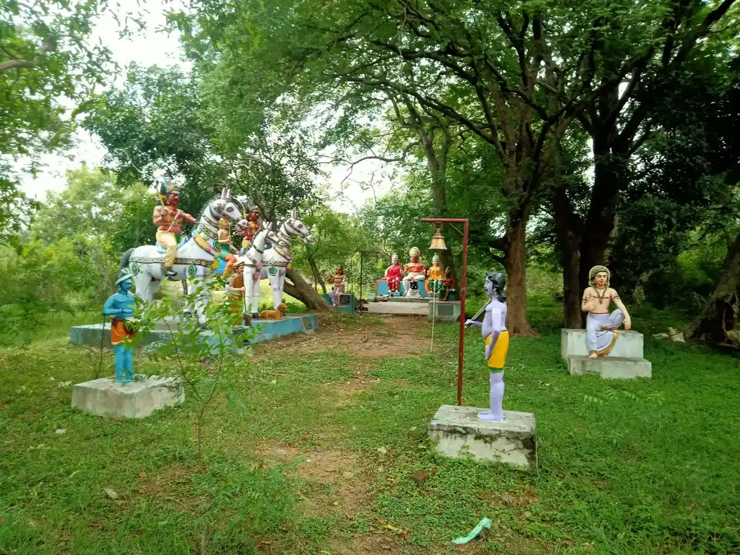 Arulmigu Iyyanar Temple, Pazhaiyasiruvangur - 606206 அருள்மிகு அய்யனார் திருக்கோயில், Pazhaiyasiruvangur - 606206, Kallakurichi - Ancient Temple Architecture and History Image 3