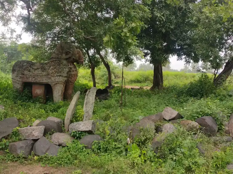 Arulmigu Iyyanar Temple, Peelamedu - 606206 அருள்மிகு அய்யனார் திருக்கோயில், Peelamedu - 606206, Kallakurichi - Ancient Temple Architecture and History Image 2