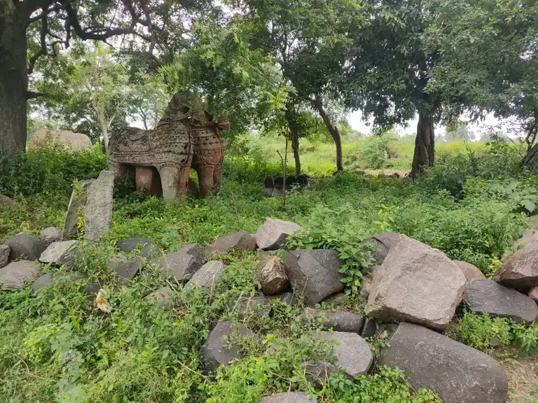 Arulmigu Iyyanar Temple, Peelamedu - 606206 அருள்மிகு அய்யனார் திருக்கோயில், Peelamedu - 606206, Kallakurichi - Ancient Temple Architecture and History Image 3