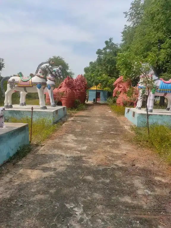 Arulmigu Iyyanar Temple, Pu.Malaiyanoor - 606107 அருள்மிகு அய்யனார் திருக்கோயில், Pu.Malaiyanoor - 606107, Kallakurichi - Ancient Temple Architecture and History Image 2