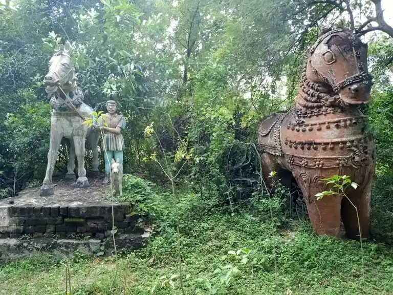 Arulmigu Iyyanar Temple, Sittherippattu - 605755 ArulmiguIyyanar Temple, Sittherippattu - 605755, Viluppuram - Ancient Temple Architecture and History Image 2