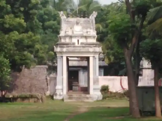 Arulmigu Iyyanar Temple, Sozhanpettai - 609003 Arulmigu Iyyanar Temple, சோழன்பேட்டை - 609003, Mayiladuthurai - Ancient Temple Architecture and History Image 5