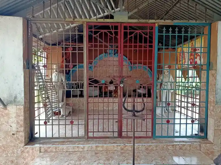 Arulmigu Iyyanar Temple, Vadakaraithaazhanur - 605752 அருள்மிகு அய்யனார் திருக்கோயில், Vadakaraithaazhanur - 605752, Viluppuram - Ancient Temple Architecture and History Image 2