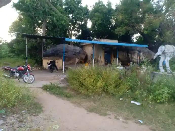 Arulmigu Iyyanar Vinayagar Temple, Manampoondi - 605759 அருள்மிகு அய்யனார், விநாயகர் திருக்கோயில், Manampoondi - 605759, Viluppuram - Ancient Temple Architecture and History Image 4