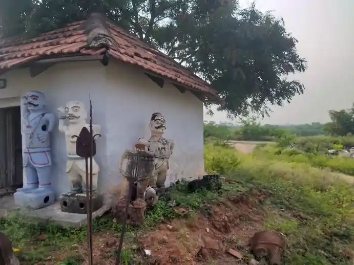 Arulmigu Jakkalamman Temple, Aadhanur - 621311 அருள்மிகு ஜக்காளம்மன் திருக்கோயில், Aadhanur, Aadhanur - 621311, Karur - Ancient Temple Architecture and History Image 4