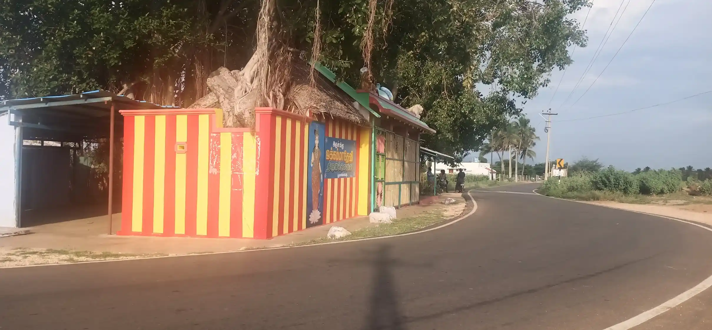 Arulmigu Jakkalamman Temple, Poolampatti - 624612 அருள்மிகு ஜக்காலம்மன் திருக்கோயில், Poolampatti - 624612, Dindigul - Ancient Temple Architecture and History Image 2