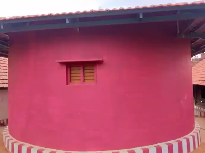 Arulmigu Jakkalamman Temple, Poolampatty - 639002 அருள்மிகு ஜக்காளம்மன் திருக்கோயில், Poolampatty - 639002, Karur - Ancient Temple Architecture and History Image 3