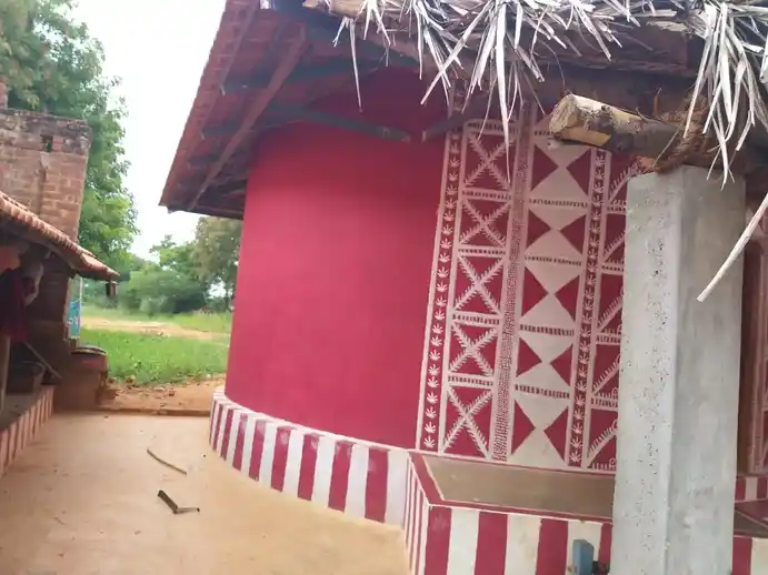 Arulmigu Jakkalamman Temple, Poolampatty - 639002 அருள்மிகு ஜக்காளம்மன் திருக்கோயில், Poolampatty - 639002, Karur - Ancient Temple Architecture and History Image 4