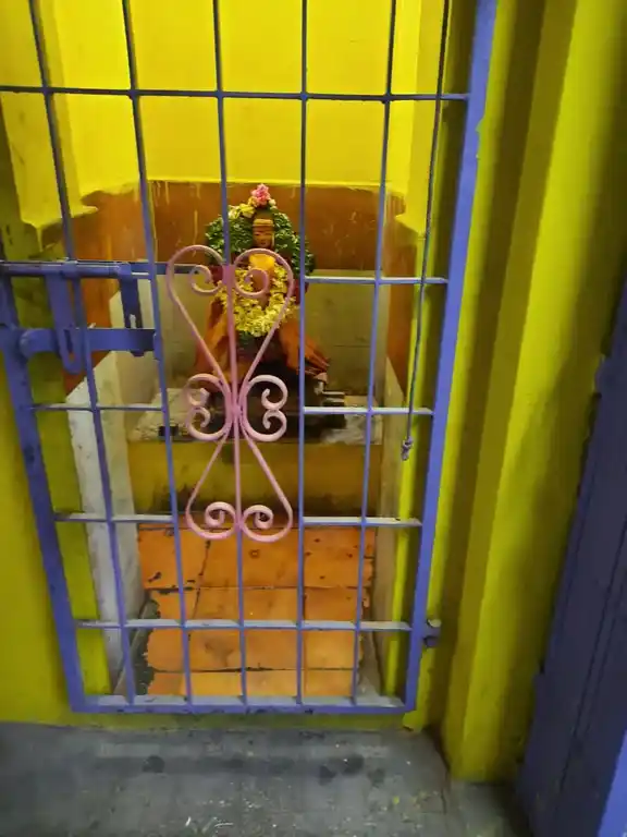 Arulmigu Jalakandeswarar Temple, Ambedkar Colony, Pudur - 635112 அருள்மிகு ஜலகண்டேஸ்வரர் திருக்கோயில், அம்பேத்கார் காலனி - 635112, Krishnagiri - Ancient Temple Architecture and History Image 4