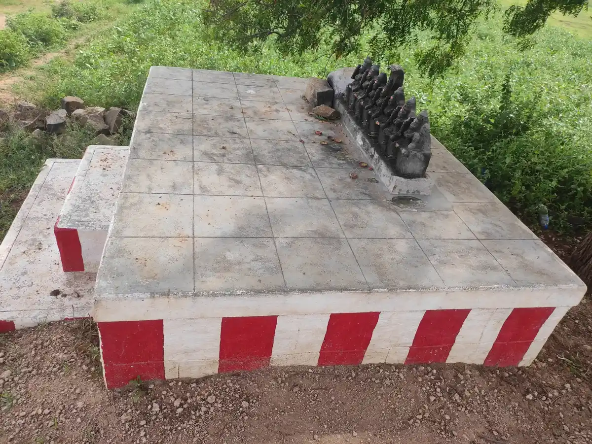 Arulmigu Jambudurai Kannimaar Temple, Silukkuvarpatty - 624215 அருள்மிகு ஜம்புத்துரை கன்னிமார் திருக்கோயில், Silukkuvarpatty - 624215, Dindigul - Ancient Temple Architecture and History Image 2