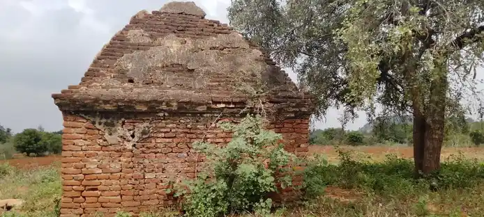 Arulmigu Jenanaraja Perumal Temple, Kallimanthaiyam - 624616 அருள்மிகு ஜெனனராஜப் பெருமாள் திருக்கோயில், Kallimanthaiyam - 624616, Dindigul - Ancient Temple Architecture and History Image 4