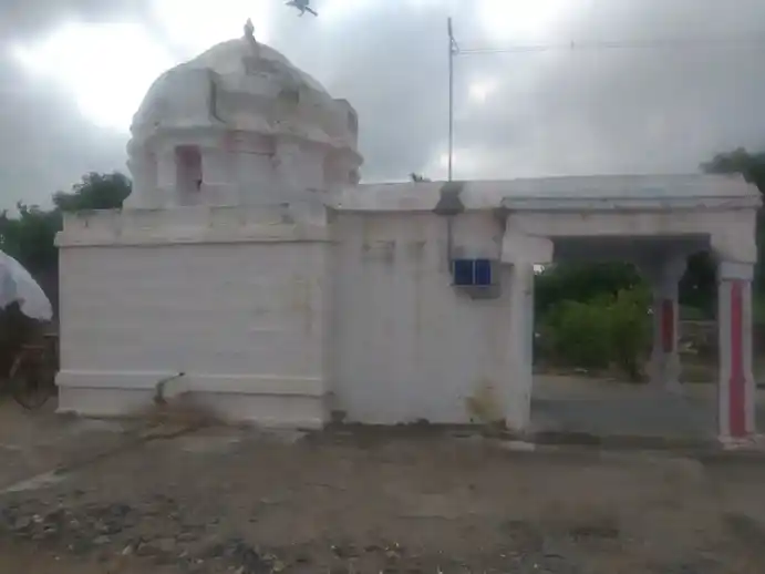 Arulmigu Kaalinga Narthana Perumal Temple, Uppidamangalam - 639114 அருள்மிகு காளிங்க நர்த்தன பெருமாள் திருக்கோயில், Uppidamangalam - 639114, Karur - Ancient Temple Architecture and History Image 5