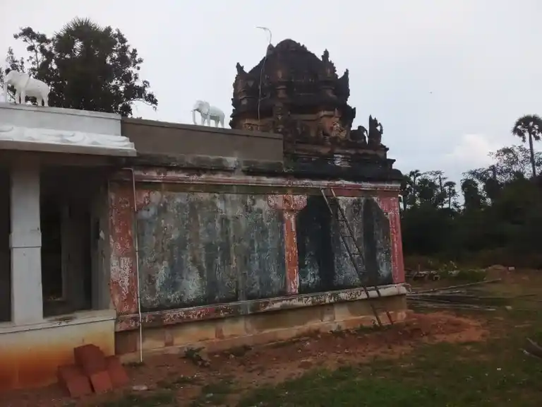 Arulmigu Kaatthavarayaswamy Kaamaatchiyamman Temple, Vadakkuthaanampatti - 622404 அருள்மிகு காத்தவராயசுவாமி காமாட்சியம்மன் திருக்கோயில், Vadakkuthaanampatti - 622404, Pudukkottai - Ancient Temple Architecture and History Image 4