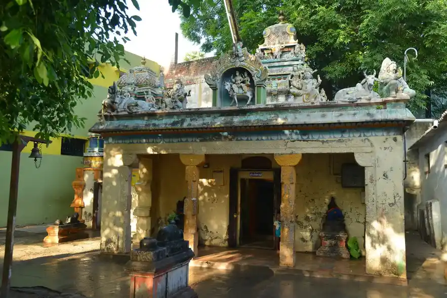 Arulmigu Kadabavanaswarar Temple, Puttuthoppur, Madurai - 625001 அருள்மிகு கடம்பவனேஸ்வரர் திருக்கோவில், புட்டுத்தோப்புர், மதுரை - 625001, Madurai - Ancient Temple Architecture and History Image 2