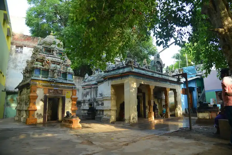 Arulmigu Kadabavanaswarar Temple, Puttuthoppur, Madurai - 625001 அருள்மிகு கடம்பவனேஸ்வரர் திருக்கோவில், புட்டுத்தோப்புர், மதுரை - 625001, Madurai - Ancient Temple Architecture and History Image 3