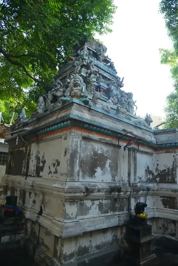 Arulmigu Kadabavanaswarar Temple, Puttuthoppur, Madurai - 625001 அருள்மிகு கடம்பவனேஸ்வரர் திருக்கோவில், புட்டுத்தோப்புர், மதுரை - 625001, Madurai - Ancient Temple Architecture and History Image 4