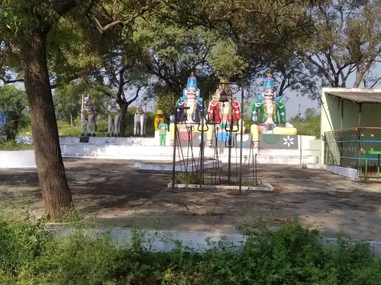 Arulmigu Kadambanar Muniappan Temple, Virudasampatti - 636454