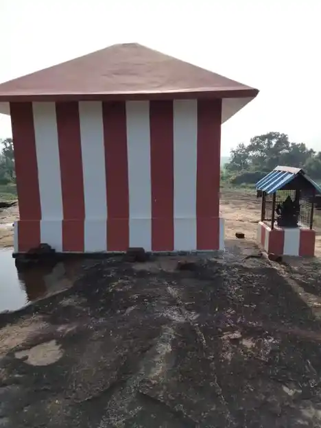 Arulmigu Kadambavudaya Kandan Sastha Temple, Eesanthimangalam, Navalkadu - 629852 Arulmigu Kadambavudaya Kandan Sastha Temple, Eesanthimangalam, Navalkadu - 629852, Kanyakumari - Ancient Temple Architecture and History Image 2