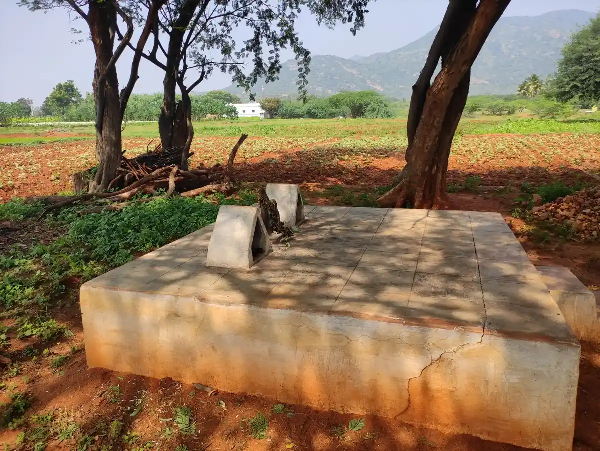 Arulmigu Kadavaakuruchi Perumal Temple, Sivagnanapuram - 624219 அருள்மிகு கடவாக்குறிச்சி பெருமாள் திருக்கோயில், Sivagnanapuram - 624219, Dindigul - Ancient Temple Architecture and History Image 4