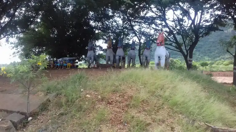 Arulmigu Kadavukatha Ayyanar Temple, Veeralipatti - 625218 அருள்மிகு கடவுகாத்த அய்யனார் திருக்கோயில், Veeralipatti - 625218, Madurai - Ancient Temple Architecture and History Image 4