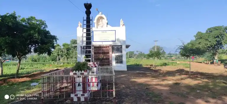 Arulmigu Kadhir Narasingaperumal Temple, Ambathurai - 624302 அருள்மிகு கதிர்நரசிங்கப்பெருமாள் கோயில், Ambathurai - 624302, Dindigul - Ancient Temple Architecture and History Image 5