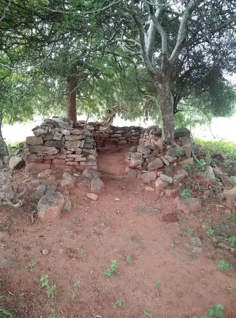 Arulmigu Kadhiraya Perumal Temple, Porulur - 624616 அருள்மிகு கதிராயப்பெருமாள் திருக்கோயில், Porulur - 624616, Dindigul - Ancient Temple Architecture and History Image 2