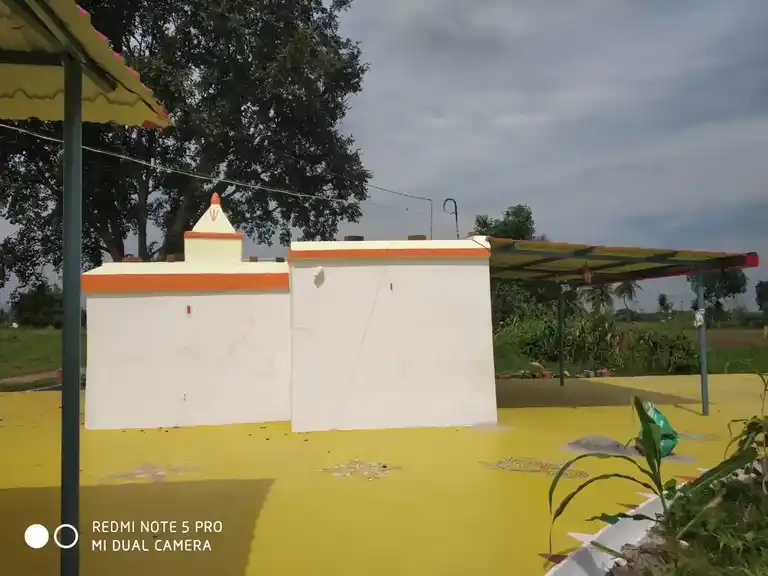 Arulmigu Kadiraya Swamy Temple, Near Nagavathi Dam, Arakasanahalli - 636811 அருள்மிகு கதிராயசாமி திருக்கோயில், Near Nagavathi Dam, Arakasanahalli - 636811, Dharmapuri - Ancient Temple Architecture and History Image 2