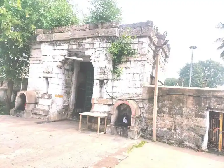 Arulmigu Kailaasanadhar Temple, U.Keeranur, Ulundurpet - 606107 அருள்மிகு கைலாசநாதர் திருக்கோயில், U.Keeranur, Ulundurpet - 606107, Kallakurichi - Ancient Temple Architecture and History Image 3