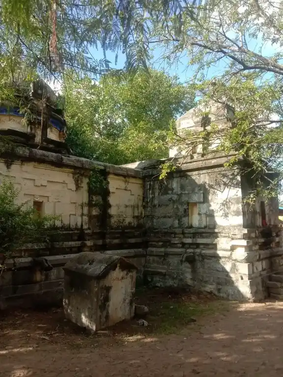 Arulmigu Kailasanaathar Temple, Perumpakkam - 605301 அருள்மிகு கைலாசநாதர் திருக்கோயில், பெரும்பாக்கம் - 605301, Viluppuram - Ancient Temple Architecture and History Image 3