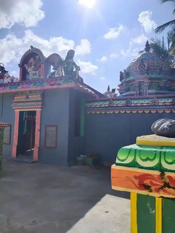 Arulmigu Kailasanadhar And Varadharajaperumaltemple, Aruvapadi - 609203 அருள்மிகு கைலாசநாதர் & வரதராஜப் பெருமாள் திருக்கோயில், Aruvaaipadi - 609203, Mayiladuthurai - Ancient Temple Architecture and History Image 4