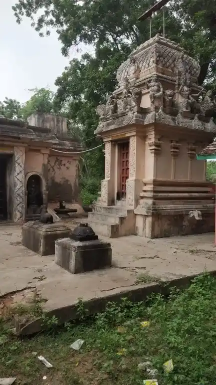 Arulmigu Kailasanadhar Temple, Near Puliyanthoppu, Salai Agaram - 605103 அருள்மிகு கைலாசநாதர் திருக்கோயில், புளியந்தோப்பு, சாலை அகரம் - 605103, Viluppuram - Ancient Temple Architecture and History Image 3