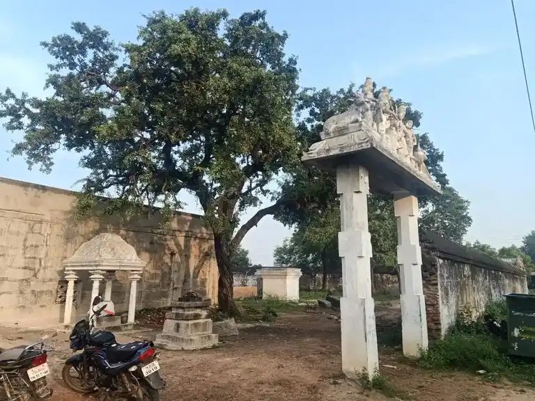 Arulmigu Kailasanadhar Temple, Porur - 605202 அருள்மிகு கைலாசநாதர் திருக்கோயில், போரூர் - 605202, Viluppuram - Ancient Temple Architecture and History Image 3