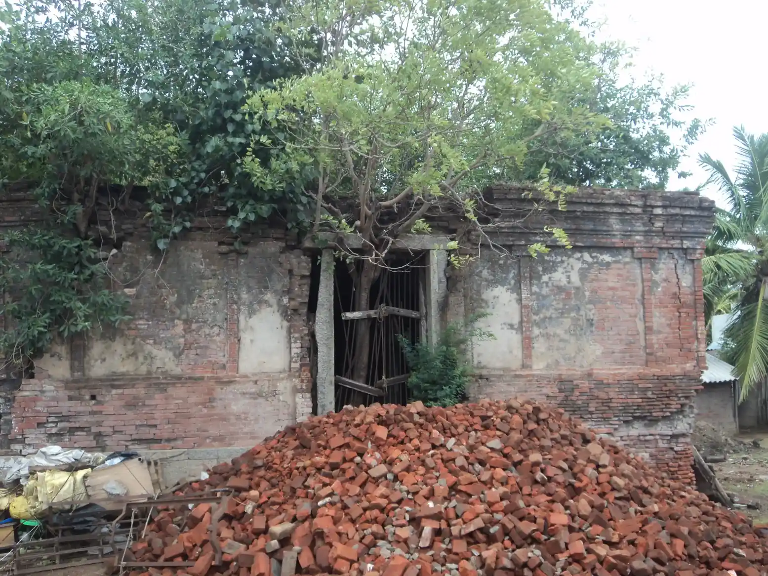 Arulmigu Kailasanatha Swamy Temple, Nedunchery - 610107 அருள்மிகு கைலாசநாதசுவாமி ஆலயம், Nedunchery - 610107, Thiruvarur - Ancient Temple Architecture and History Image 2