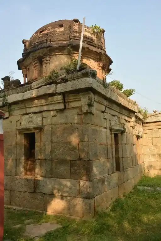 Arulmigu Kailasanathar Temple, Karnampattu - 632106 அருள்மிகு கைலாசநாதர் திருக்கோயில், கார்ணாம்பட்டு - 632106, Vellore - Ancient Temple Architecture and History Image 2