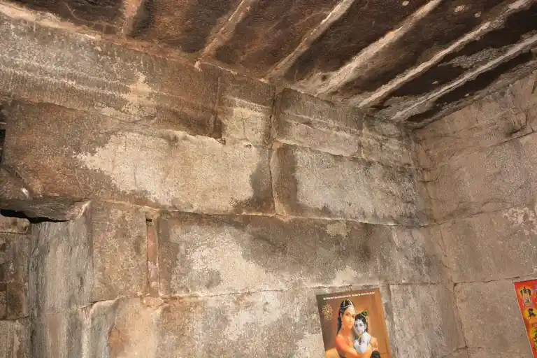 Arulmigu Kailasanathar Temple, Karnampattu - 632106 அருள்மிகு கைலாசநாதர் திருக்கோயில், கார்ணாம்பட்டு - 632106, Vellore - Ancient Temple Architecture and History Image 6