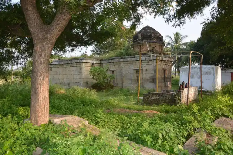 Arulmigu Kailasanathar Temple, Karnampattu - 632106 அருள்மிகு கைலாசநாதர் திருக்கோயில், கார்ணாம்பட்டு - 632106, Vellore - Ancient Temple Architecture and History Image 9