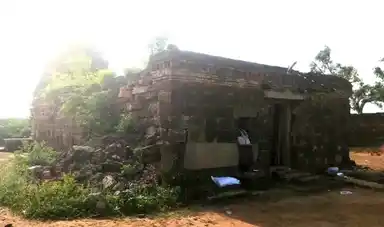 Arulmigu Kailasanathar Temple, Sothuppalai, Gandarvakottai Taluk - 622203 அருள்மிகு கைலாசநாதர் திருக்கோயில், சோத்துப்பாளை, கந்தர்வக்கோட்டை வட்டம் - 622203, Pudukkottai - Ancient Temple Architecture and History Image 3